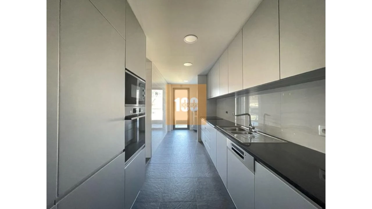 Apartamento T3 para Venda em Cedofeita, Santo Ildefonso, Sé, Miragaia, São Nicolau e Vitória Foto 9