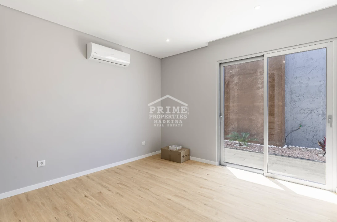 Moradia T4 para Venda em Paul do Mar Foto 14