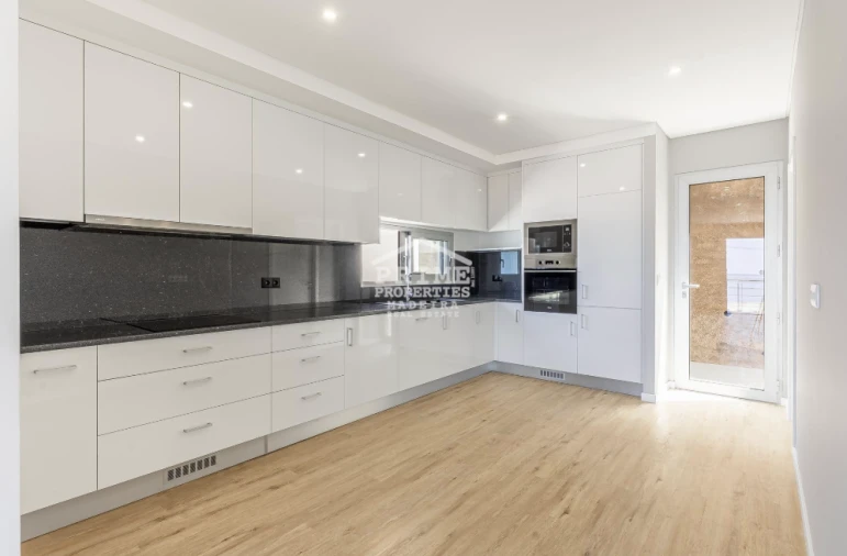 Moradia T4 para Venda em Paul do Mar Foto 4