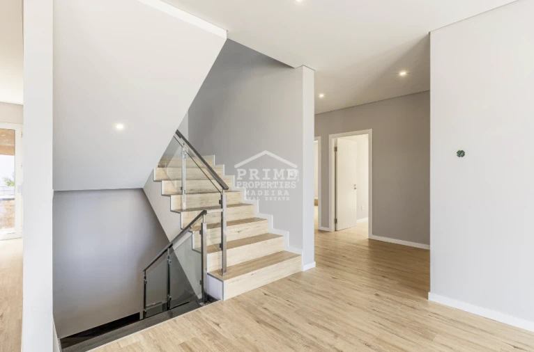 Moradia T4 para Venda em Paul do Mar Foto 9