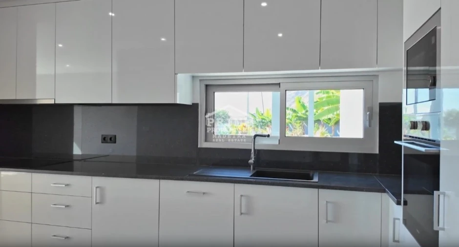 Moradia T4 para Venda em Paul do Mar Foto 5