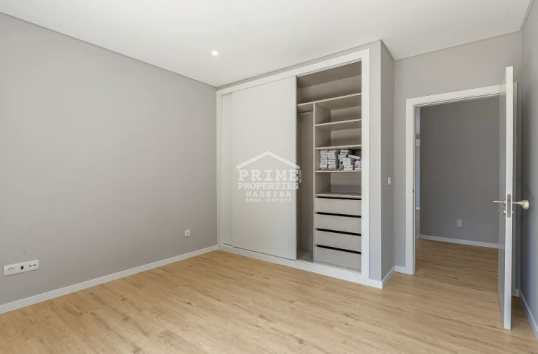 Moradia T4 para Venda em Paul do Mar Foto 13