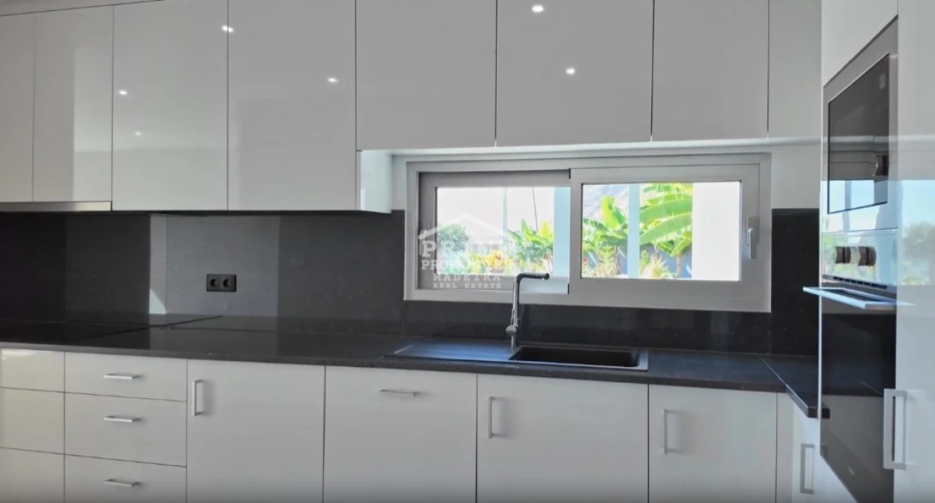 Moradia T4 para Venda em Paul do Mar Foto 5