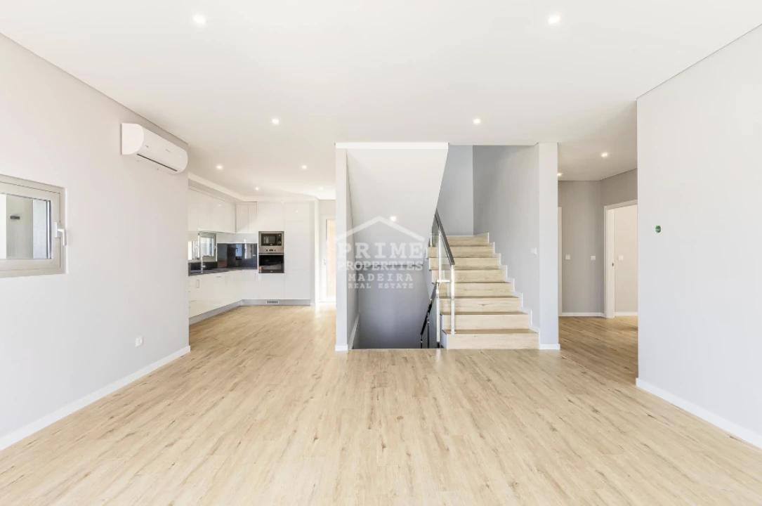 Moradia T4 para Venda em Paul do Mar Foto 8