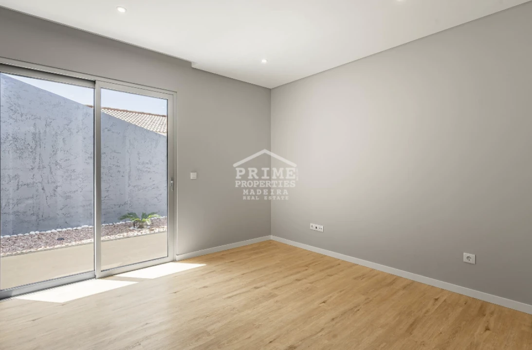 Moradia T4 para Venda em Paul do Mar Foto 16