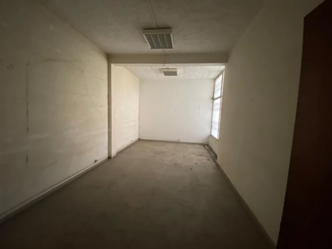 Loja para Arrendamento em Creixomil Foto 11