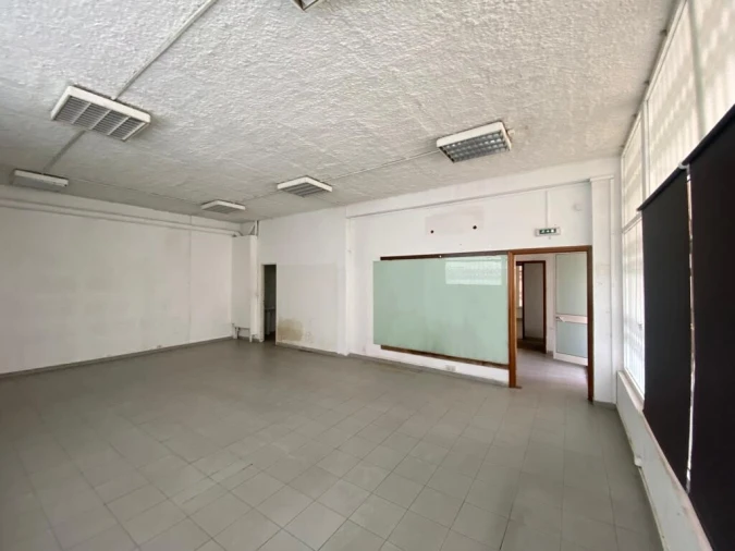 Loja para Arrendamento em Creixomil Foto 10