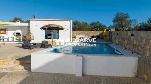 Moradia T4 para Venda em Santa Barbara de Nexe