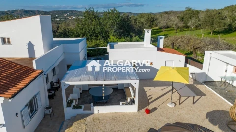 Moradia T4 para Venda em Santa Barbara de Nexe