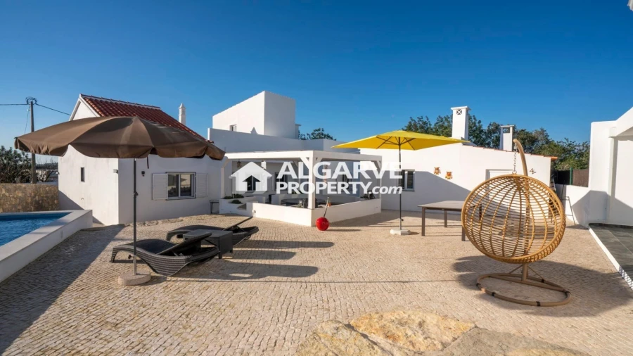 Moradia T4 para Venda em Santa Barbara de Nexe Foto 24