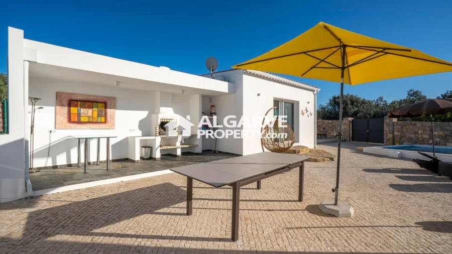 Moradia T4 para Venda em Santa Barbara de Nexe Foto 28