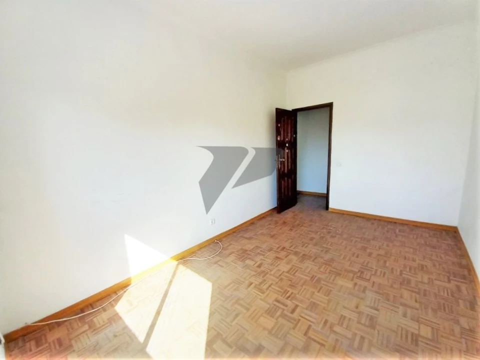 Apartamento T2 para Venda em Rio de Mouro Foto 14