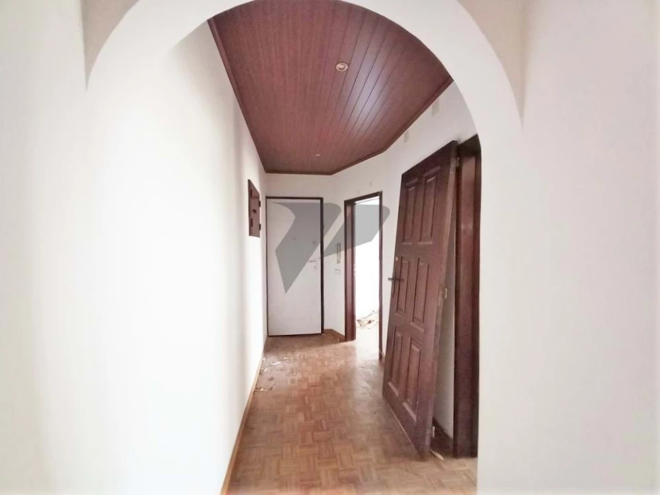 Apartamento T2 para Venda em Rio de Mouro Foto 9