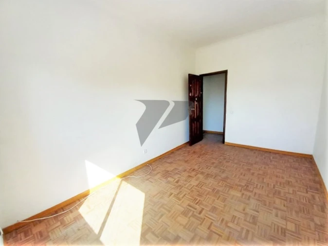 Apartamento T2 para Venda em Rio de Mouro Foto 14