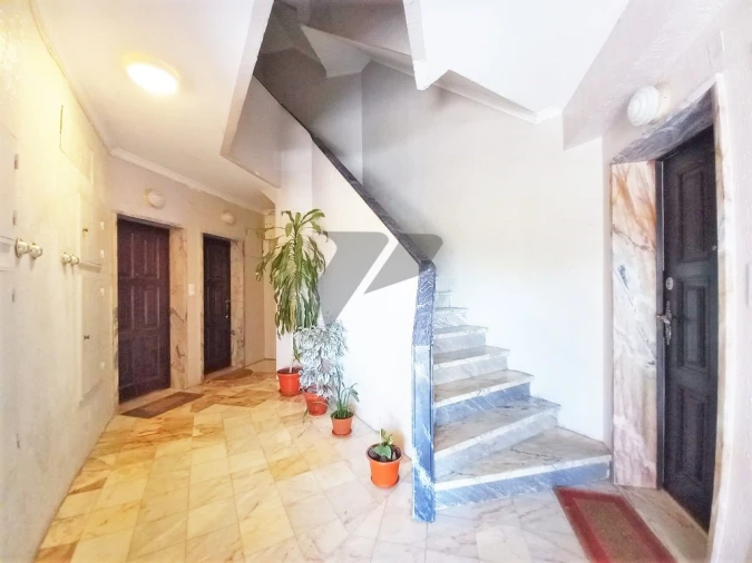 Apartamento T2 para Venda em Rio de Mouro Foto 3