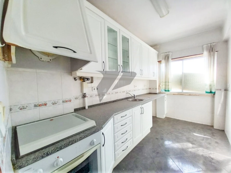 Apartamento T2 para Venda em Rio de Mouro Foto 10