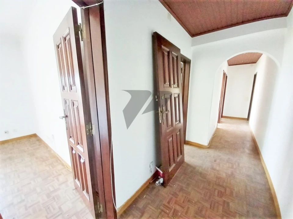 Apartamento T2 para Venda em Rio de Mouro Foto 5