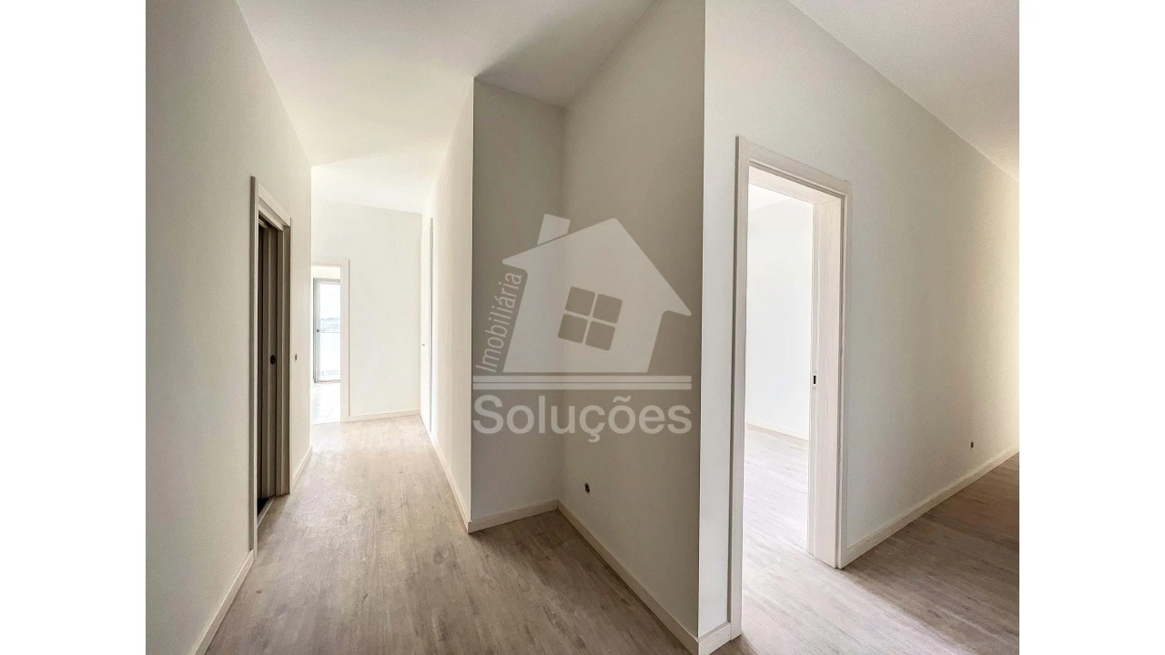 Apartamento T4 para Venda em Portimão Foto 6