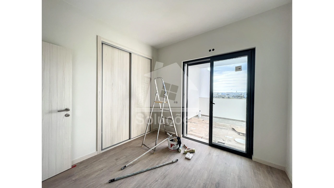 Apartamento T4 para Venda em Portimão Foto 14