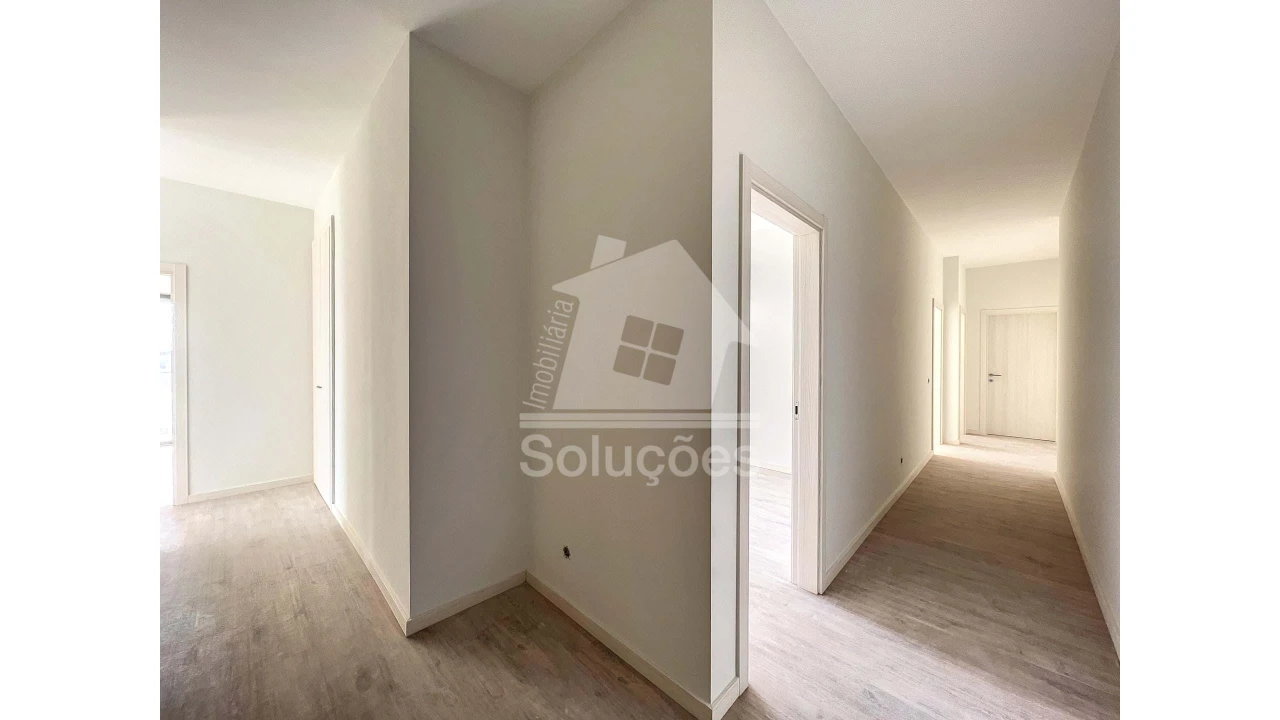 Apartamento T4 para Venda em Portimão Foto 7