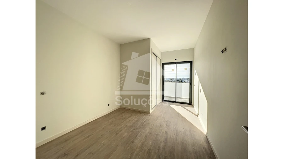 Apartamento T4 para Venda em Portimão Foto 16