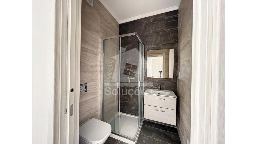 Apartamento T4 para Venda em Portimão Foto 17