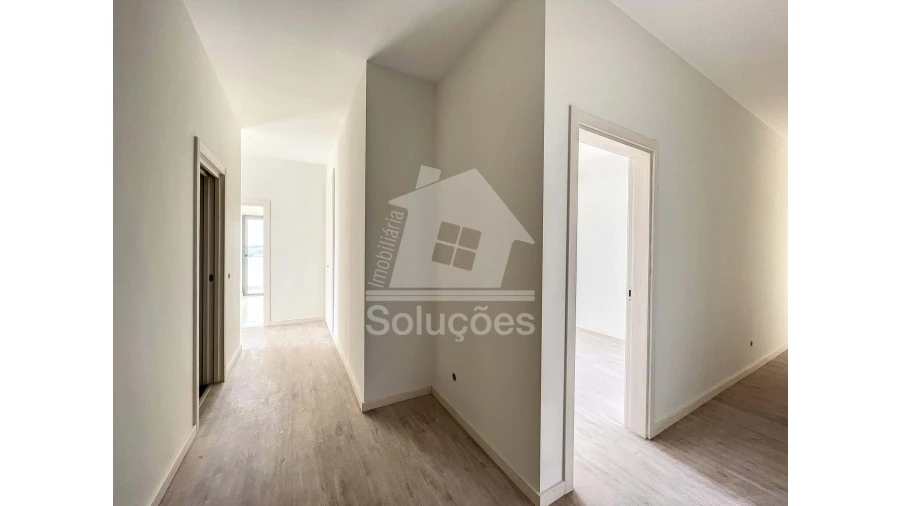 Apartamento T4 para Venda em Portimão Foto 6