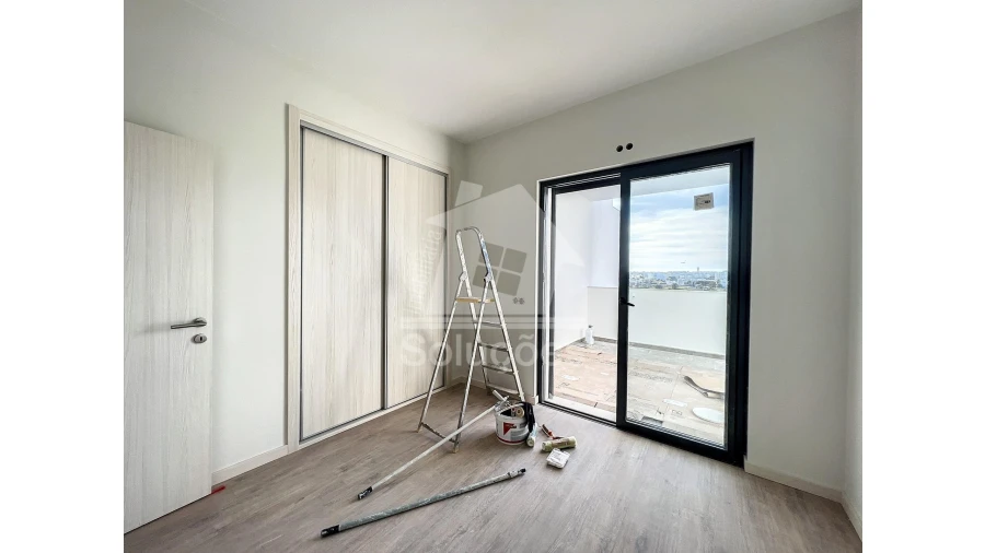 Apartamento T4 para Venda em Portimão Foto 14