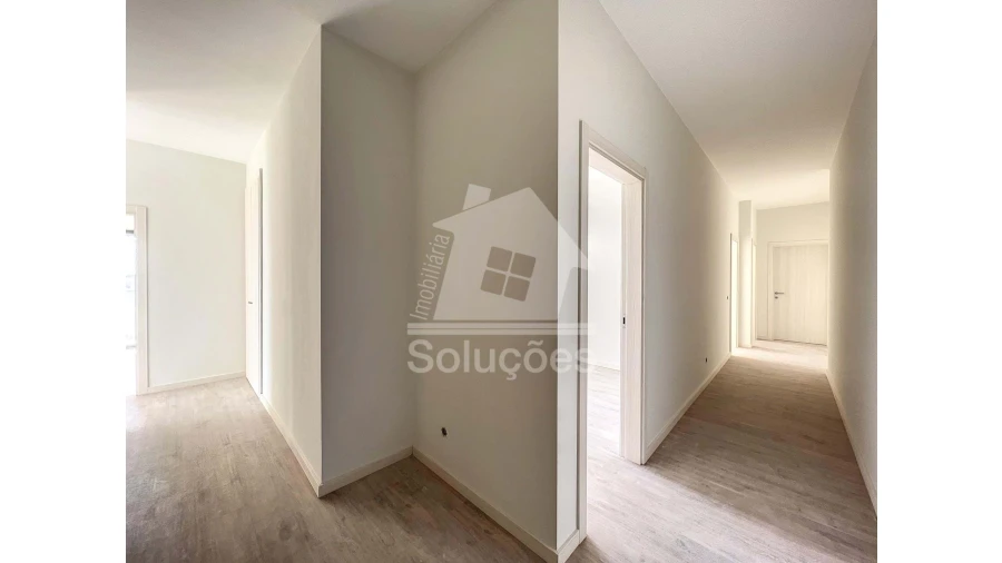 Apartamento T4 para Venda em Portimão Foto 7