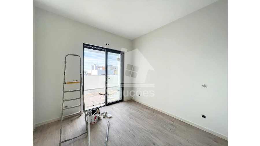 Apartamento T4 para Venda em Portimão Foto 13
