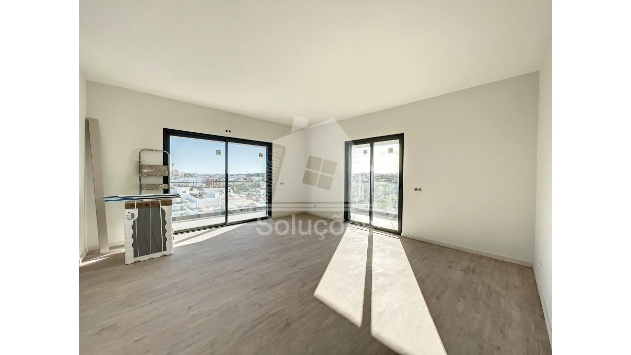 Apartamento T4 para Venda em Portimão Foto 10