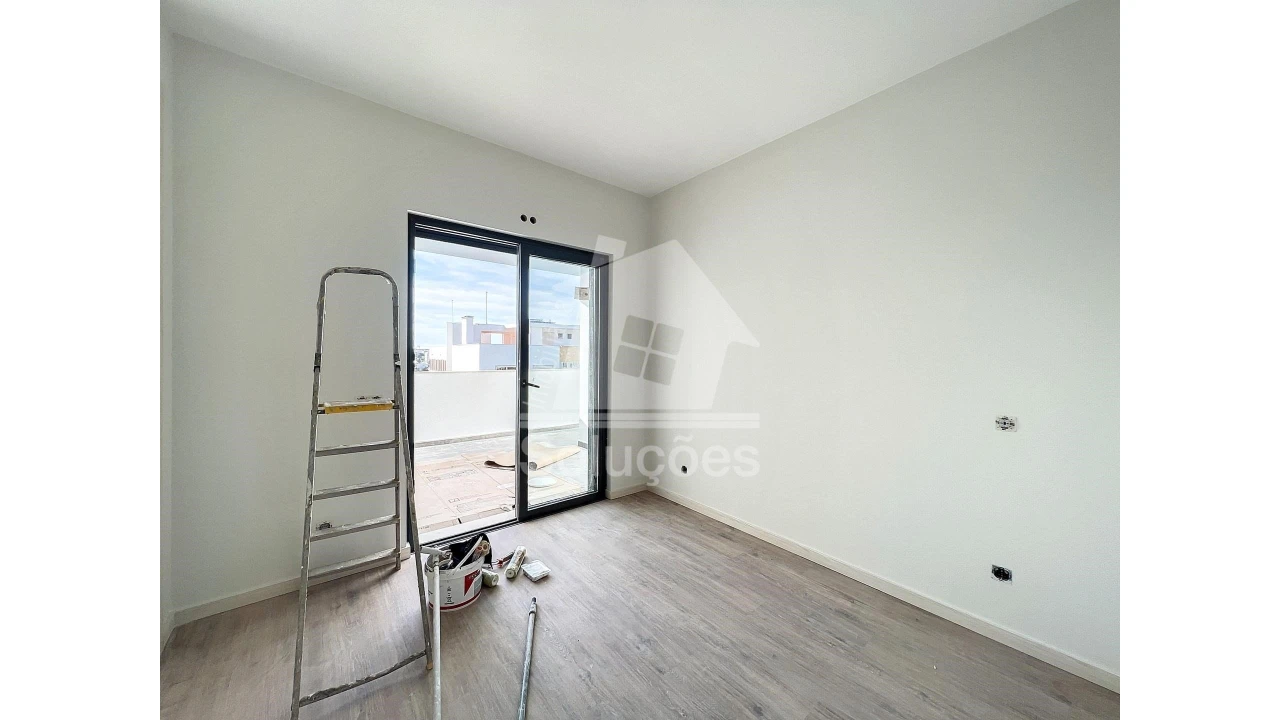 Apartamento T4 para Venda em Portimão Foto 13
