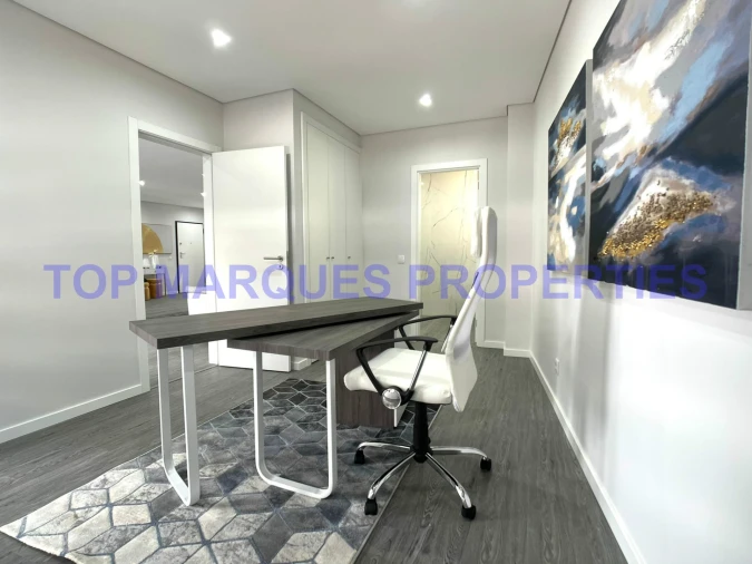 Apartamento T3 para Venda em Quelfes Foto 4