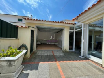 Moradia T4 para Venda em Santa Joana