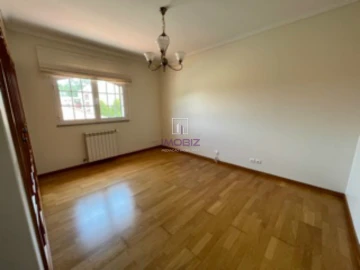 Moradia T4 para Venda em Santa Joana