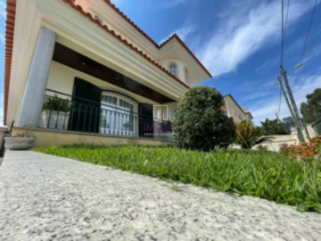 Moradia T4 para Venda em Santa Joana