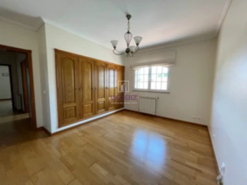 Moradia T4 para Venda em Santa Joana