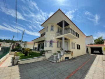 Moradia T4 para Venda em Santa Joana