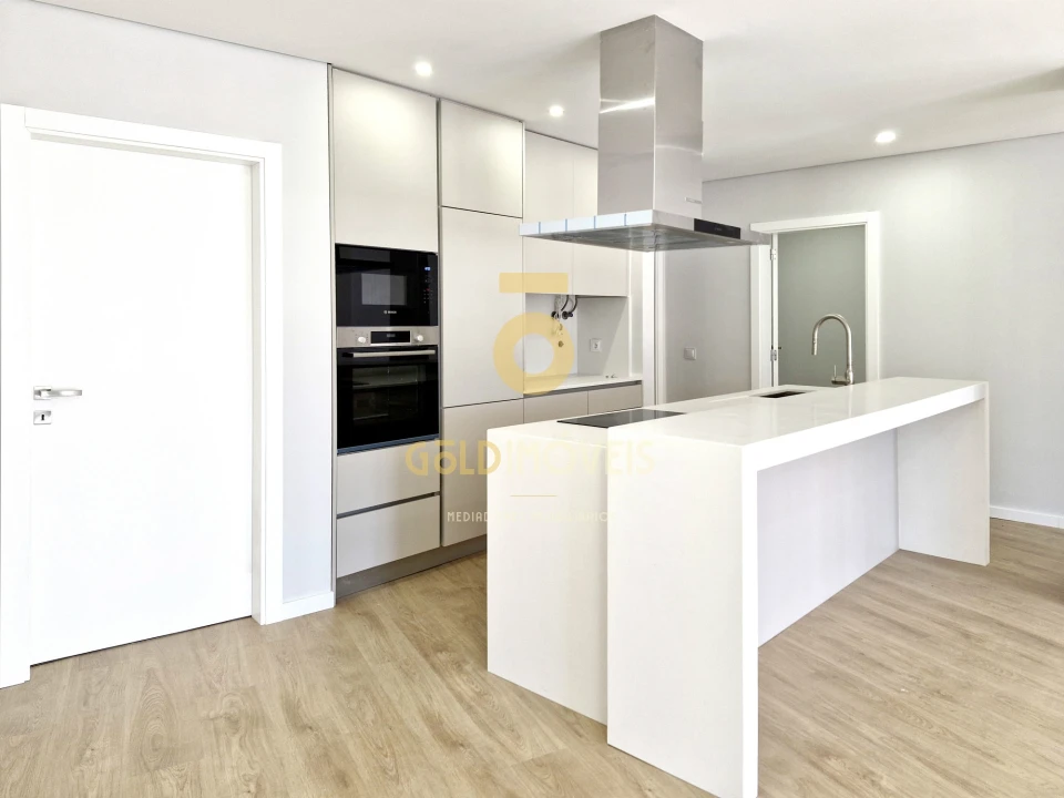 Apartamento T2 para Venda em O. Azeméis, Riba-Ul, Ul, Macinhata Seixa, Madail Foto 1