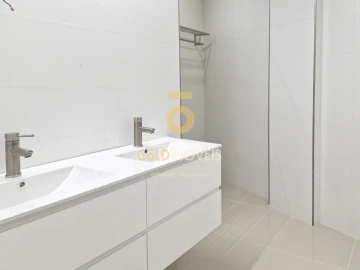 Apartamento T2 para Venda em O. Azeméis, Riba-Ul, Ul, Macinhata Seixa, Madail
