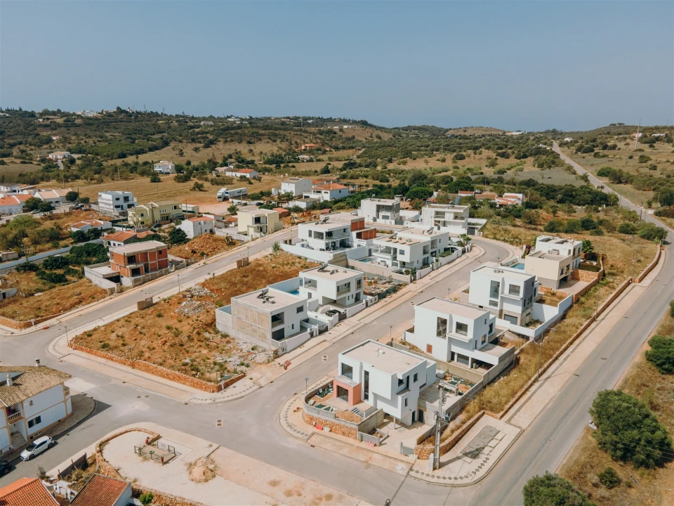Moradia T4 para Venda em Lagos (São Sebastião e Santa Maria) Foto 1