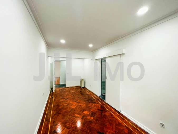 Apartamento T6 para Venda em Avenidas Novas Foto 13