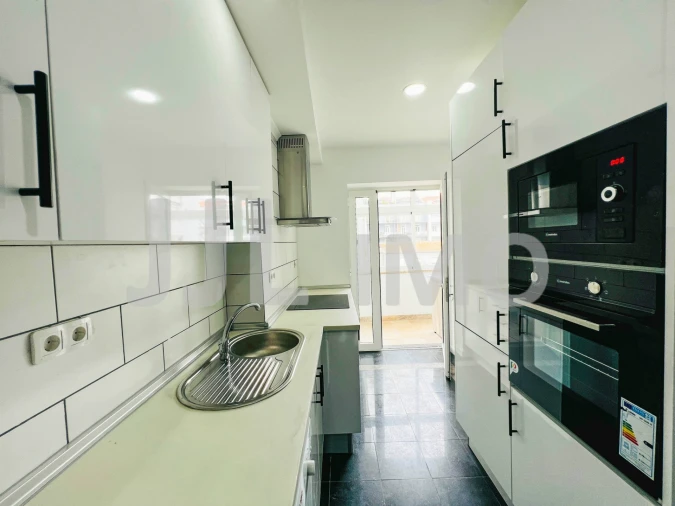Apartamento T6 para Venda em Avenidas Novas Foto 30