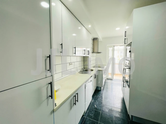 Apartamento T6 para Venda em Avenidas Novas Foto 29
