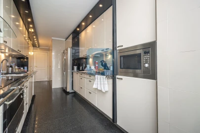Apartamento T4 para Venda em Campanhã