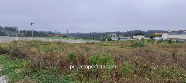 Terreno para Venda em Paços de Brandão