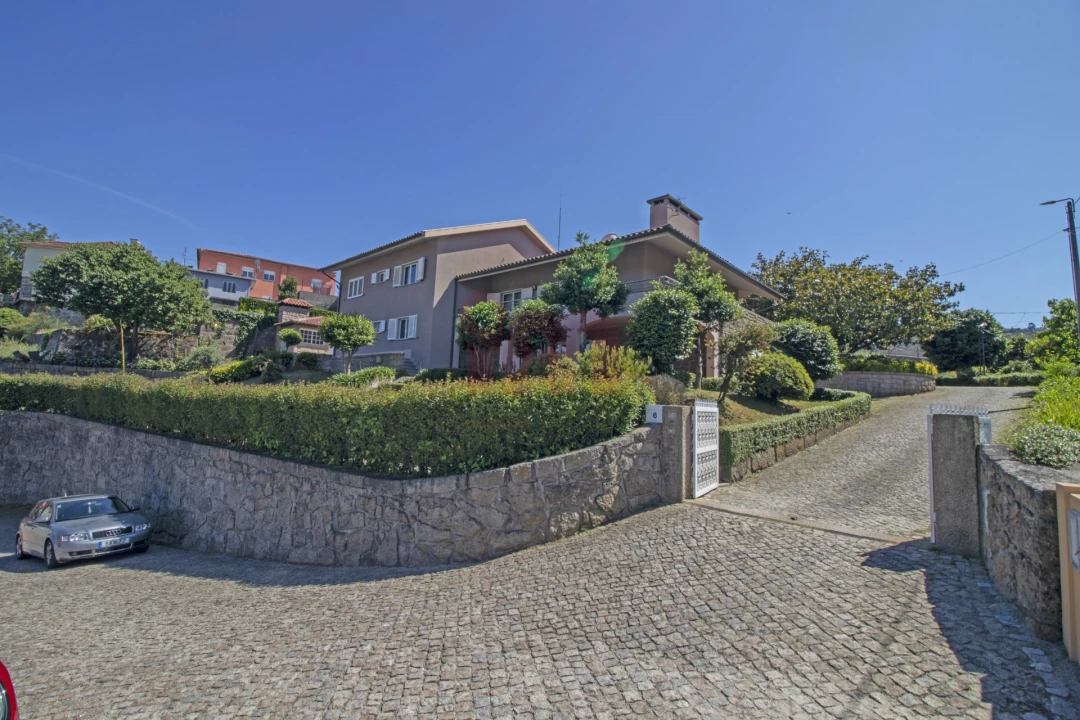 Moradia T6 para Venda em Vila das Aves Foto 1