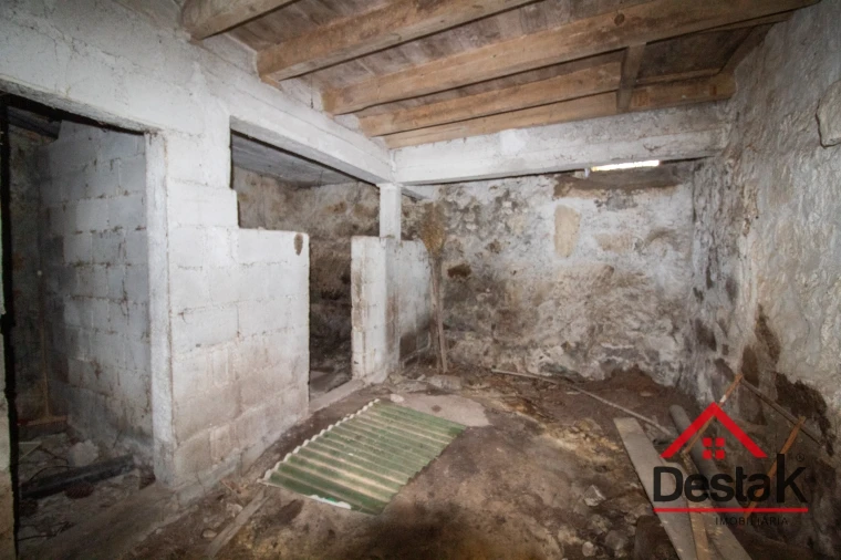 Moradia T2 para Venda em Fataunços e Figueiredo das Donas Foto 5