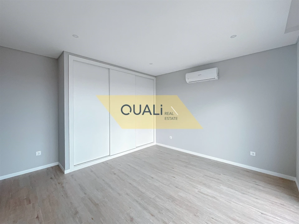 Moradia T4 para Venda em Paul do Mar Foto 22