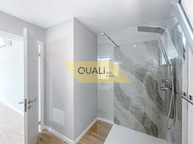 Moradia T4 para Venda em Paul do Mar Foto 34